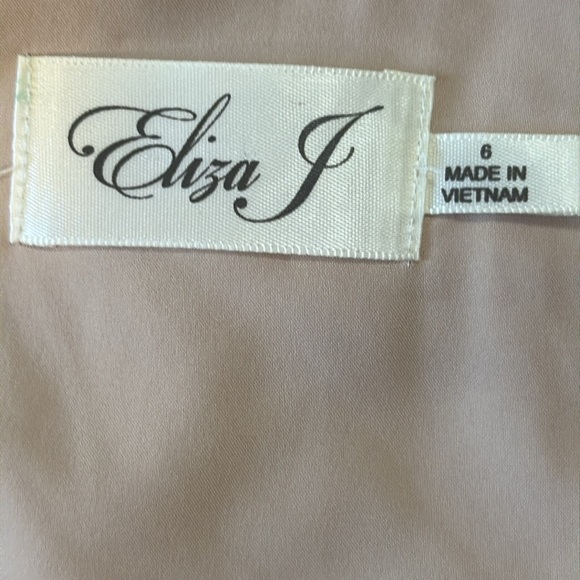 Eliza J Women’s 6 Layered Lacy Back Zip Pleated Flounce 3/4 Sleeves Mini Dress - Picture 7 of 9